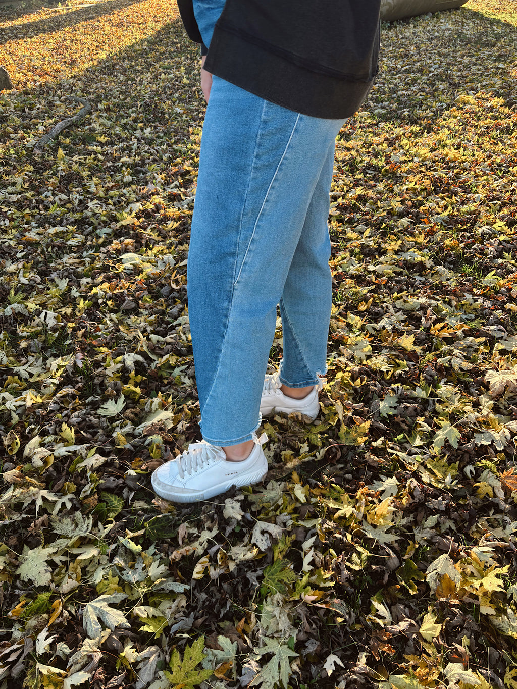 Risen Slouchy Cropped Barrel Jeans Contrast -Dark Combo